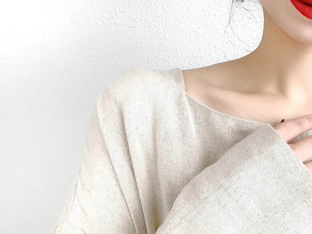 lve_xxxxのインスタグラム：「.﻿ .﻿ @isook_official ﻿ リネン混カットオフロングワンピース﻿ ﻿ 肩のデザイン💯﻿ ずり落ちないのが良き🙆‍♀️﻿ ﻿ #isook #linen #onepiece﻿ ﻿」
