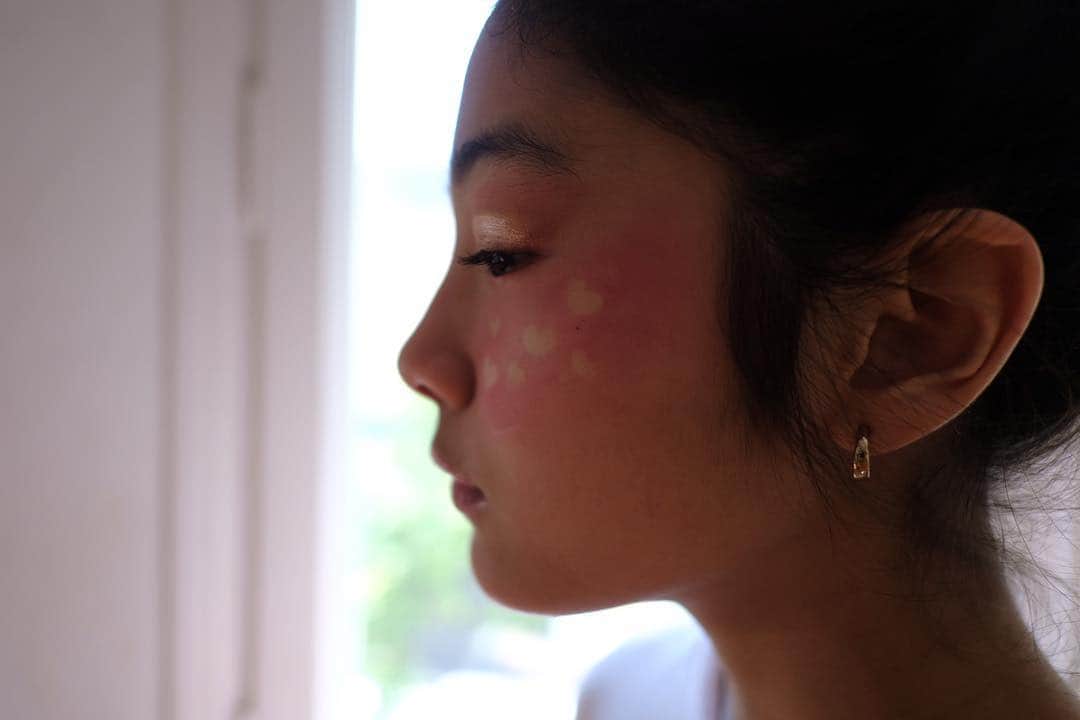 米田有希さんのインスタグラム写真 - (米田有希Instagram)「三女。たまにいろんなメイクして遊んでいる13歳。」5月6日 15時07分 - akiyoneda