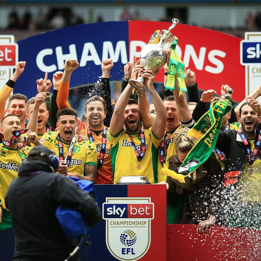 ティム・クルルのインスタグラム：「‪🏆🎉🥇🥳🔰#ncfc ‬ ‪46 games completed ✅‬ ‪What a amazing group of players and staff..‬ ‪#nevergiveup #champions」