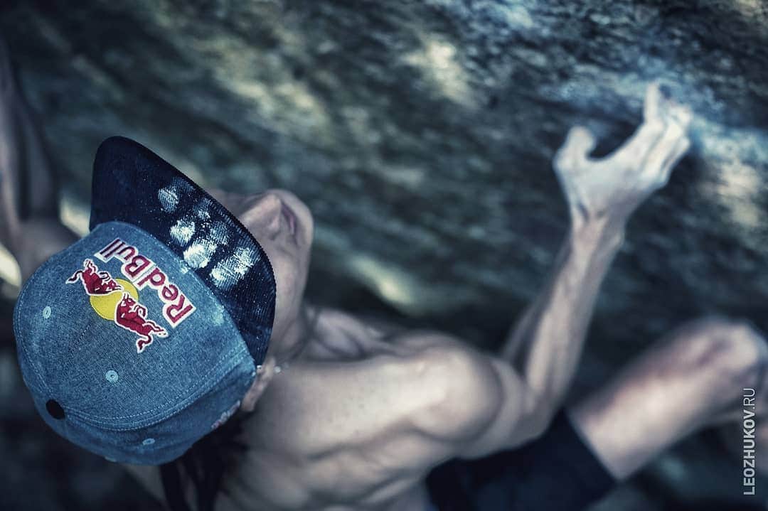 ルスタン・ゲルマノフのインスタグラム：「"The unity of nature" 🙏📷 @leozhukovphoto ________________________ @redbull_rus @redbull @adidasterrex @fiveten_official @ #adidasterrex #livewithoutlimits #gr #chalkmatters #climbing #sportclimbing #bouldering #rockclimbing #climbing_pictures_of_instagram」