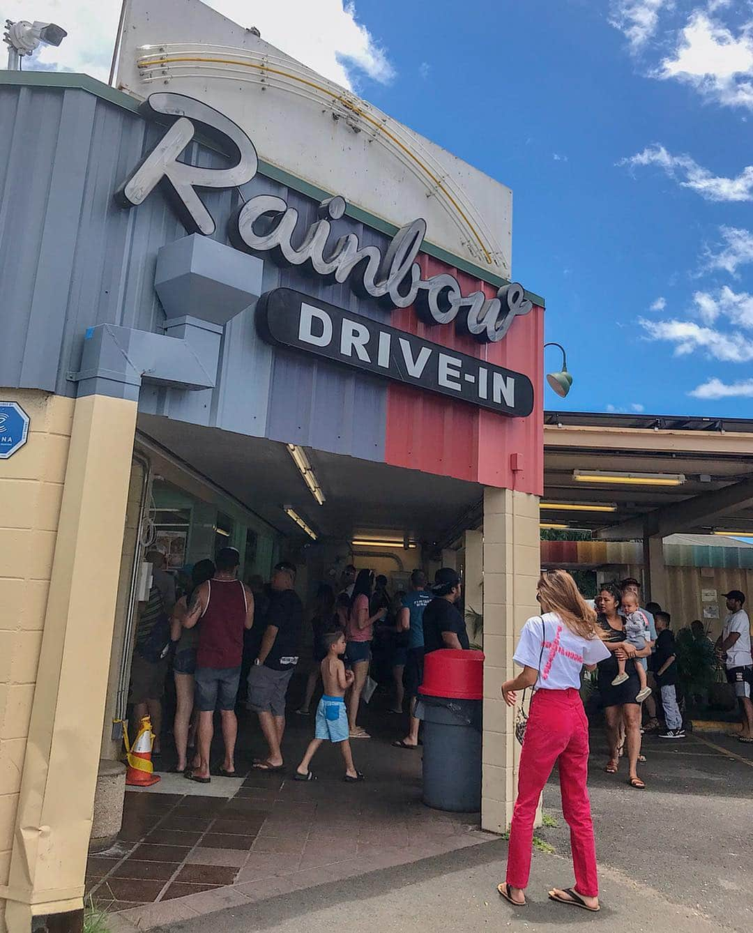 佐々木彩乃さんのインスタグラム写真 - (佐々木彩乃Instagram)「It was heavy for breakfast🤷‍♀️ ロコモコプレートとミックスプレート🌈 #hawaii #ハワイ #waikiki #rainbowdrivein」5月6日 15時38分 - ayano__sasaki