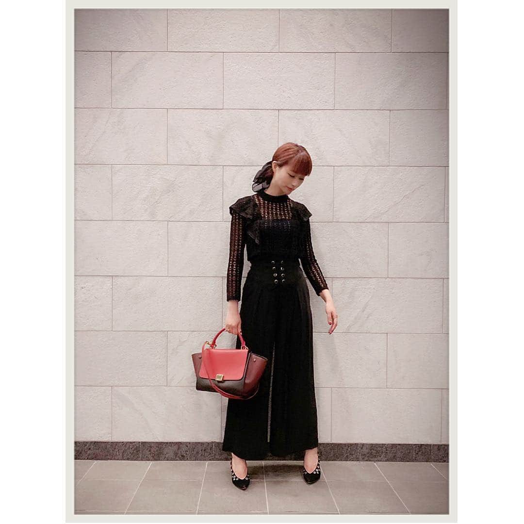 のインスタグラム：「2019.05.06 👚 #SNIDEL 👖 #lilybrown 👜 #celine 👠 #sergiorossi  #着飾る愉しみ  #usagionline  #fashion  #ootd」