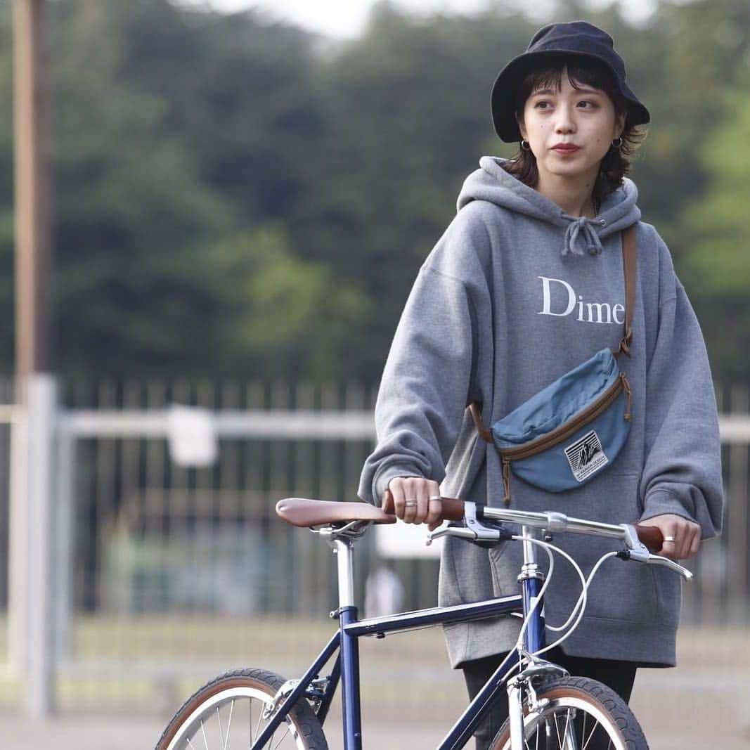 RITEWAY -Official Instagram-さんのインスタグラム写真 - (RITEWAY -Official Instagram-Instagram)「STYLES ~それぞれの生活にあった乗り方で。⁣⠀ ——————————⁣⠀ . ⁣⠀ どんなライフスタイルにも合うように。⁣⠀ スタイリッシュながらも少しクラシックなシンプルデザイン。⁣⠀ .⁣⠀ 「スタイルス」はデザインの様式・型を意味する「スタイリング」が名前の由来。⁣⠀ .⁣⠀ クラシックなレザーグリップとサドルで1960年代のフランスのビンテージバイクをイメージ。⁣⠀ .⁣⠀ 2段で絞り加工を施したダブルバテッドクロモリフレームは軽量でしなやか、高い反応性。⁣⠀ .⁣⠀ ヒストリックなデザインで10年、20年と⁣⠀ 長く付き合うほどに愛着が沸く1台に仕上げました。⁣⠀ .⁣⠀ ——————————⁣⠀ #styes#スタイルス⁣⠀ #riteway #bicycle #lifestyle#urbanbike⁣⠀ ——————————⁣⠀ #ライトウェイ #自転車 #自転車通勤#自転車通学⁣⠀ #自転車女子#bicyclegirl#travel#urban#outdoor#アウトドア #citybike #ロードバイク #cyclinglife #自転車のある風景 #サイクリング#クロスバイク」5月6日 15時42分 - riteway_bike