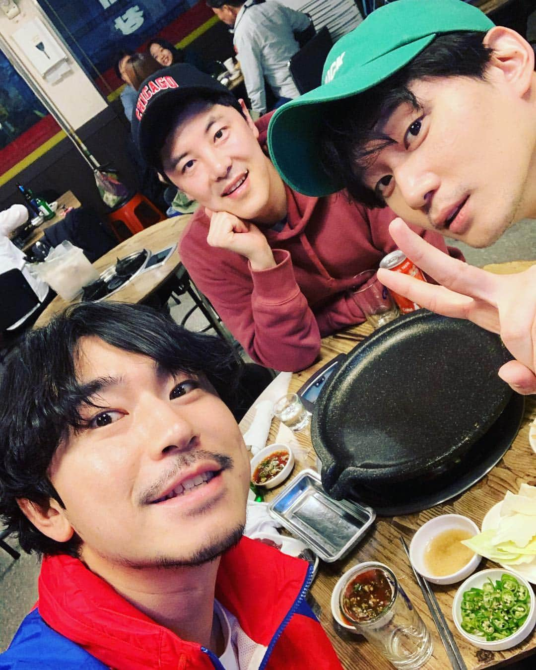 イ・シオンさんのインスタグラム写真 - (イ・シオンInstagram)「드디어 오늘밤 입니다 9시반 tvn 어비스 첫방입니다! 많은시청부탁드립니다! ㅎㅎ 최형사님과 서지욱검사님ㅎ 곱창파뤼ㅎ #어비스 #이시언  #박보영 #안효섭 #이성재 #김성범 #권수현  그리고 #김사랑 #안세하 #서인국 #정소민 배우님들께 감사드립니다!ㅎㅎ 제발 본방사수부탁드려용ㅎㅎ」5月6日 15時45分 - lee_si_eon