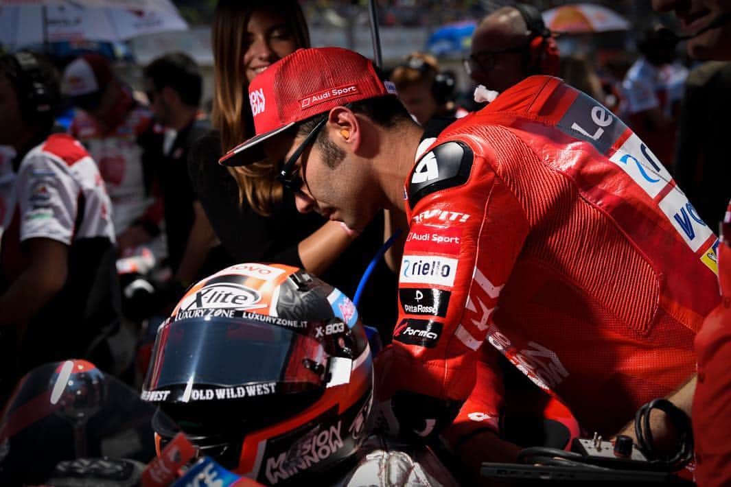 MotoGPさんのインスタグラム写真 - (MotoGPInstagram)「Never lose focus 🎯 // Swipe left ⬅️ to check out the best pics from the #SpanishGP grid 📸 #MotoGP #Motorcycle #Racing #Motorsport」5月6日 15時51分 - motogp