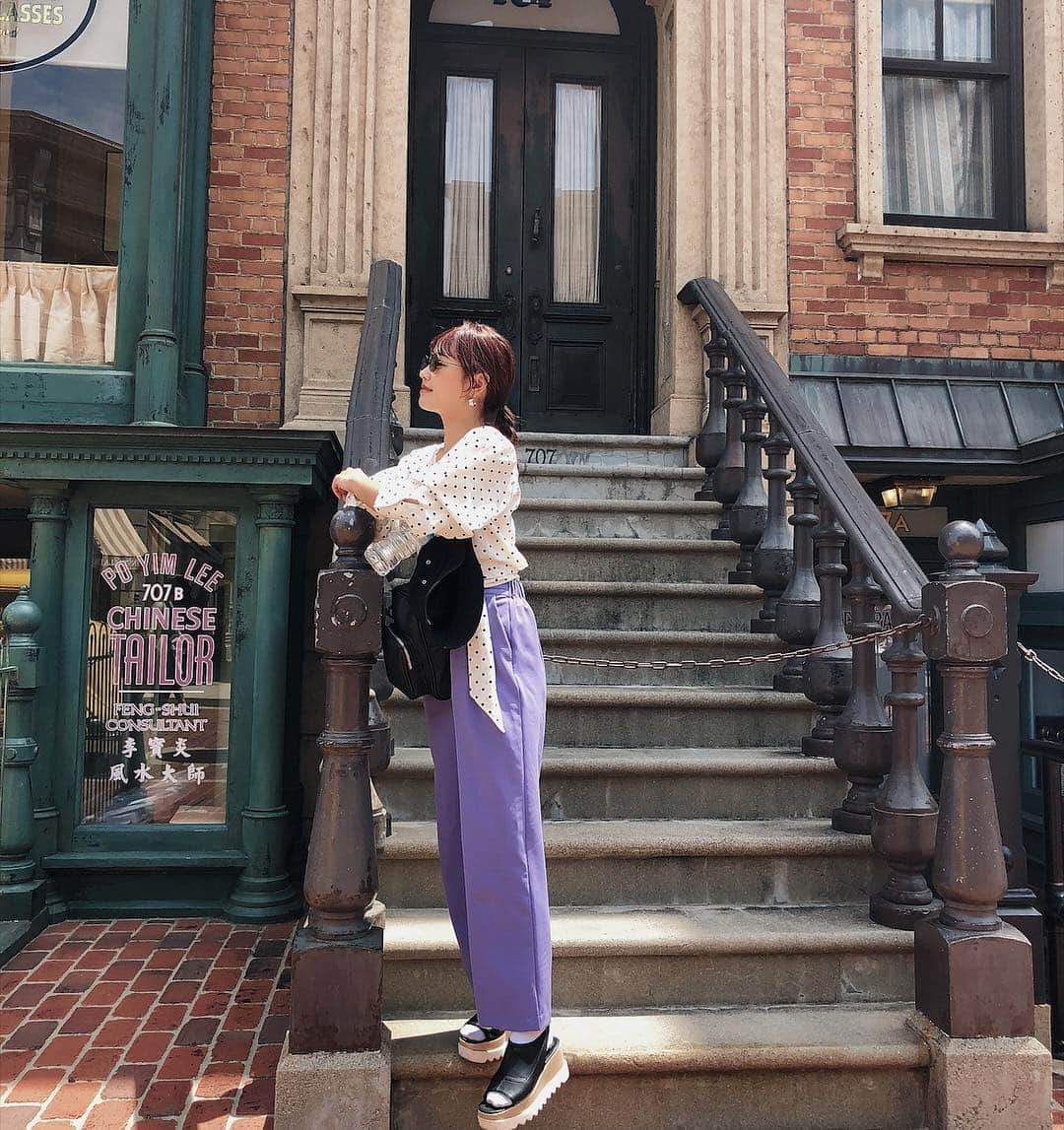 三方美穂さんのインスタグラム写真 - (三方美穂Instagram)「#GW最終日 はユニバに来た〜🧡 思ってた以上に空いてて、 たくさん乗れる☺︎ ・ 昔にハリーポッターが出来たばっかりぶりで新しいパークも出来てた🧡 やっぱり夢の国はテンション上がる！ 色んな場所から音楽が流れるからついつい踊ってしまう☺︎ #usj #ユニバーサルスタジオジャパン  #ユニバ #osaka #最終日は大阪 #ドットブラウス  #お出かけコーデ」5月6日 15時59分 - mihomikata