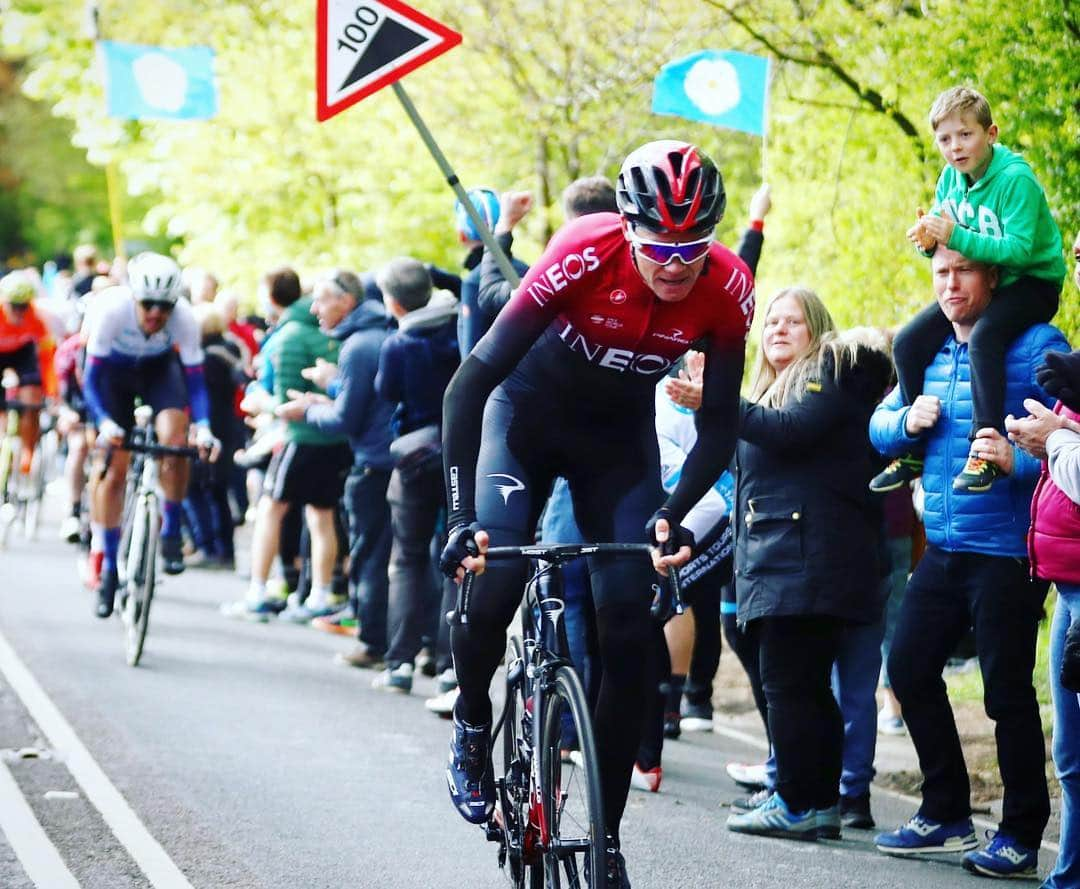 クリス・フルームさんのインスタグラム写真 - (クリス・フルームInstagram)「That was a fun week in Yorkshire! Thanks to everyone for the support out on the roads, it was awesome #TdY 🙌 @letouryorkshire #cycling #Yorkshire #teamineos」5月6日 16時05分 - chrisfroome