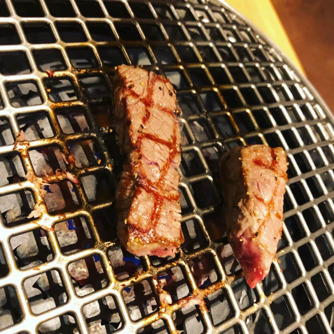 世手子さんのインスタグラム写真 - (世手子Instagram)「Good quality dry-aging beef╰(*´︶`*)╯♡ I found a delicious barbecue in Takatsuki, Osaka(*'ω'*) Thank you everyone for the nice comments( ◠‿◠ ) Goooooood!! https://item.woomy.me/c/40604 @yakinikushigaraki  #焼肉しがらき へ行ってきたよ(^○^) こちらのお店は、１人前のボリュームと価格を70%に設定しているので、さまざまな種類のお肉をお手頃価格で食べれちゃうよ^o^ #厚切りランプステーキ さっぱり食べやすかったょ(^ ^) 一押しは #熟成上ハラミ #イチボロース が激ウマでしたっっ お店のオススメは #レアステーキユッケ こちらもとろける様においしかったー！！ 冷麺も本格的で、美味しすぎっっ #高槻グルメ はココで決まりだよ(๑˃̵ᴗ˂̵) 大阪楽しいーね(๑･̑◡･̑๑) 高槻 焼肉しがらきで検索してね! Casting by @woomy.restaurant  #ヘアゴム：#ルピス @queen.lupis (o321)」5月6日 16時06分 - rojide