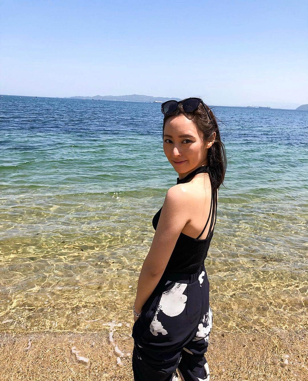 東美樹さんのインスタグラム写真 - (東美樹Instagram)「. Home sweet home Fukuoka. I’m so lucky that the place I call home has such a beautiful nature🐠☀️ ただいま福岡！やっぱ九州は最高やね〜！ 全てのタイミングが良く、色々な事に導かれた帰省となりました。遊んでくれたみんなありがとう🙏🏼✨ 今回の帰省で糸島をセカンドハウスにしたいという夢ができた。笑 この日に戻りたい、というかこの日の様な日をこの先沢山過ごせるといいな💓 . #Itoshima #fukuoka #homesweethome #beachgirl #fukuokapics #shortgetaway #vacay #mindfulness #blissful  #糸島 #福岡 #地元 #ただいま福岡 #デトックス #マインドフルネス #ビーチガール #海が好き #好きばい」5月6日 16時07分 - mikko.36___