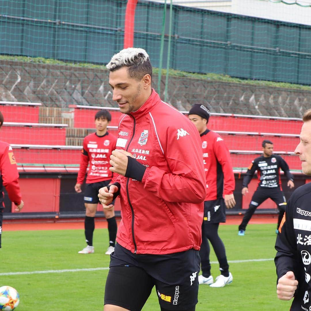 ジェイ・ボスロイドさんのインスタグラム写真 - (ジェイ・ボスロイドInstagram)「It’s feels good to be back outside training... 😁 #consadole#team#together#win#belief#determination#striveforgreatness#blessed#hardwork#dedication#soccer#football#training#japan#jleague#adidas#adidastokyo」5月6日 16時07分 - jaybothroyd