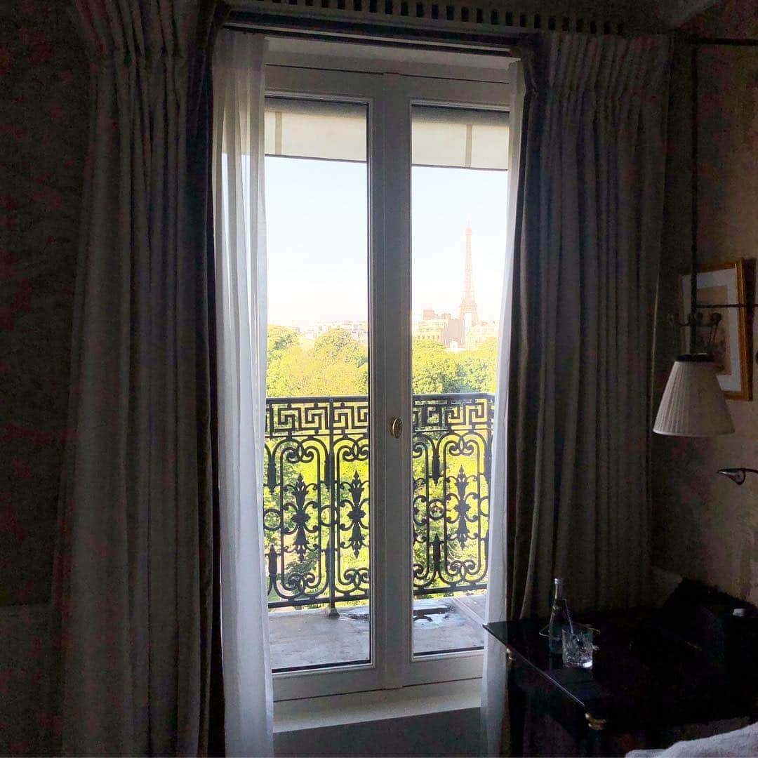 草間淑江さんのインスタグラム写真 - (草間淑江Instagram)「おはようございます☀ パリは快晴☀️ #パリ#旅#おはようございます」5月6日 16時19分 - yoshie_kusama