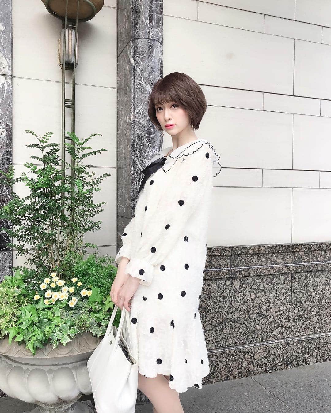 新部宏美さんのインスタグラム写真 - (新部宏美Instagram)「#ootd * #ワンピース #dahi #バッグ #HERMES #ヒール #miumiu * ホテルランチだった日 ふりふりワンピース💕ホワイトブームです🐑💭💭💭 * * * #fashion#onepiece#ginza#コーデ#ホワイトコーデ#ワンピースコーデ#ダヒ#エルメス#ミュウミュウ#韓国ファッション#仙台#4時間15分」5月6日 16時33分 - piromin_1202