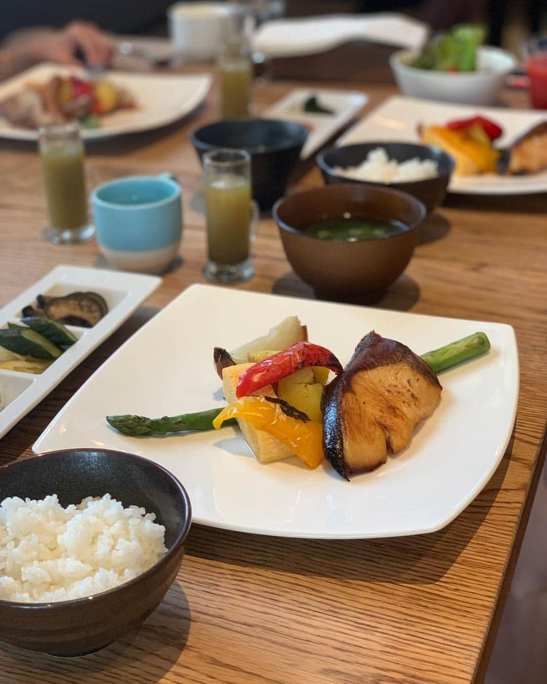 村上沙織さんのインスタグラム写真 - (村上沙織Instagram)「hotel itのmorning💁‍♀️🍙🥖🥐 朝食とみんなとお喋りのためだけに朝から大阪へ🚃♥️ 最高の時間でした🤞☀️ #hotelit#osaka#大阪」5月6日 16時42分 - rosysaorimonster