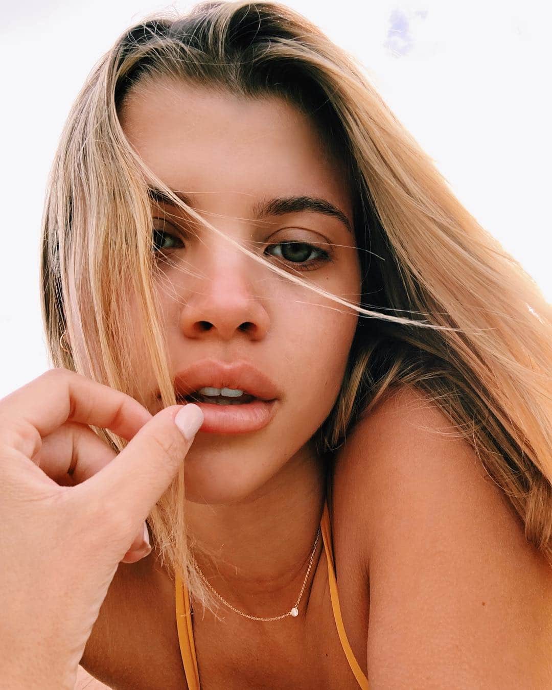 ソフィア・リッチーのインスタグラム：「Good ol vitamin D」