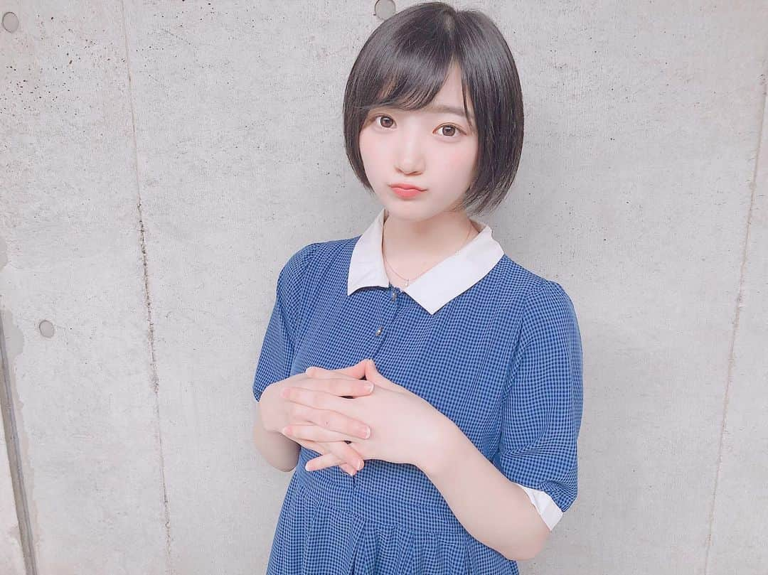 山崎美里衣さんのインスタグラム写真 - (山崎美里衣Instagram)「・ ・ ゴールデンウィーク最終日‪‪☺︎ ‬・ 4月29日、5月3日・5日・6日 握手会ありがとうございました! ・ 5日・6日 2日間完売にして頂きありがとうございます!♥ ・ 1部何枚発売しているのか 実は分かってないんですけど、 本当に沢山の人が会いに来てくれて とっっても嬉しかったです☺️ ・ 沢山話したね〜〜。 サインはゲット出来たかな 写真は？動画は？ゲット出来ましたかー？ ・ 来てくれたみんなの記憶の中の私の姿が 少しでも可愛いと良いな、、と思って 思い切ってワンピースを着ました🌷 ・ 会いに来てくれて本当に本当にありがとうございました! ・ #NGT48 #AKB48#握手会」5月6日 16時49分 - mirii_ngt48_ymzk