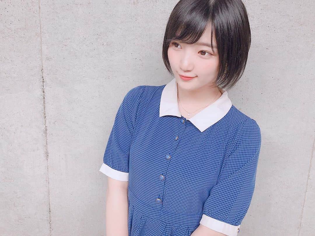 山崎美里衣のインスタグラム：「・ ・ ゴールデンウィーク最終日‪‪☺︎ ‬・ 4月29日、5月3日・5日・6日 握手会ありがとうございました! ・ 5日・6日 2日間完売にして頂きありがとうございます!♥ ・ 1部何枚発売しているのか 実は分かってないんですけど、 本当に沢山の人が会いに来てくれて とっっても嬉しかったです☺️ ・ 沢山話したね〜〜。 サインはゲット出来たかな 写真は？動画は？ゲット出来ましたかー？ ・ 来てくれたみんなの記憶の中の私の姿が 少しでも可愛いと良いな、、と思って 思い切ってワンピースを着ました🌷 ・ 会いに来てくれて本当に本当にありがとうございました! ・ #NGT48 #AKB48#握手会」