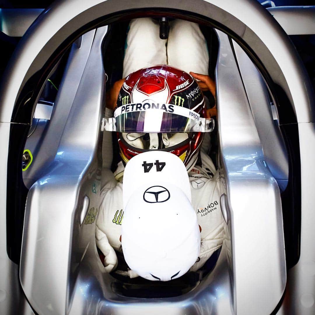 MERCEDES AMG PETRONASさんのインスタグラム写真 - (MERCEDES AMG PETRONASInstagram)「Ready to roll again 👊 It’s Race Week! #SpanishGP • #F1 #Formula1 #FormulaOne #Mercedes #MercedesAMGF1 #LH44 #PETRONASmotorsports」5月6日 17時05分 - mercedesamgf1
