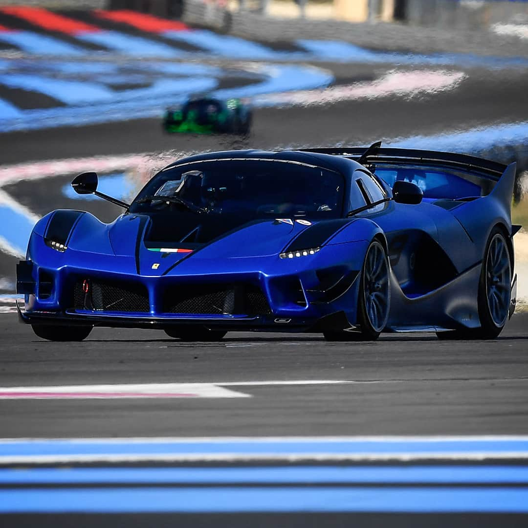 フェラーリさんのインスタグラム写真 - (フェラーリInstagram)「Made to deliver track-oriented style and performance with a maximum power output of 1050 cv. #FerrariFXXKEvo #Ferrari #Adrenaline #CarsWithoutLimits」5月6日 17時00分 - ferrari