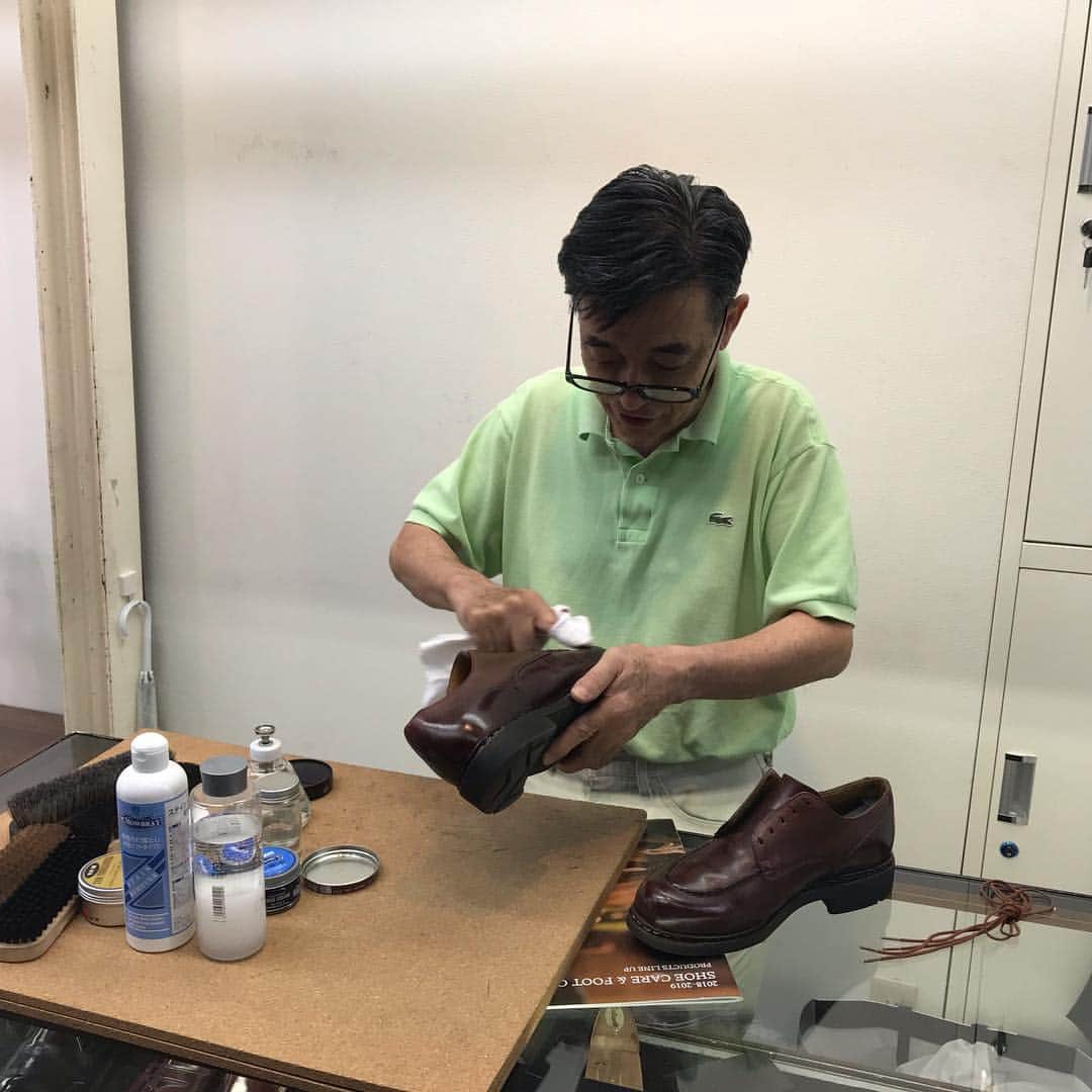 Freeport-ueno/上野さんのインスタグラム写真 - (Freeport-ueno/上野Instagram)「GW最終日は靴磨き！！！ 上野にも良い靴磨き屋さんが出来ました^_^ freeport からも近いので行ってみてください！  #靴磨き#石塚#shoeshine #chambord#paraboot #freeportueno#tokyo#上野セレクトショップ」5月6日 17時16分 - freeportueno