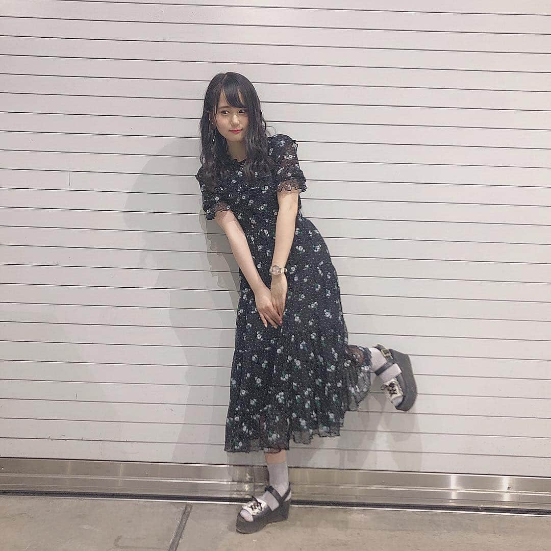 前田彩佳さんのインスタグラム写真 - (前田彩佳Instagram)「今日の私服👗﻿ ﻿﻿﻿﻿ ＊＊＊＊＊＊＊＊＊＊﻿﻿﻿﻿ ﻿﻿﻿ 黒の花柄ワンピで大人っぽくしてみました〜☺️﻿ いつも明るい色を選ぶので、自分でも黒は新鮮でした👍﻿ ﻿﻿﻿ ＊＊＊＊＊＊＊＊＊＊﻿﻿﻿ ﻿ 最近このポーズハマってます笑﻿ ﻿ ＊＊＊＊＊＊＊＊＊＊﻿ ﻿﻿﻿﻿ #私服﻿﻿﻿ #tittyandco」5月6日 17時10分 - _ayaka1218