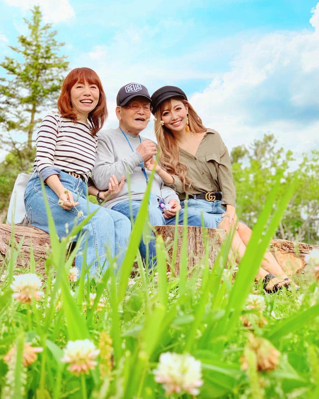 吉川ちえさんのインスタグラム写真 - (吉川ちえInstagram)「今日は家族day👪❤️ . 地元の大自然のあるご飯屋さんでまったり👼🌈 家族なかよし～💘😻 . じいちゃん認知症でだんだん忘れる事多くなって歩くスピード👞もすっごく遅くなっちゃったけどこれからも元気で過ごしてほしいな😊❣️ . 七郎さんはみんなを元気💕にしてくれるパワーがあるっ🌈 そんな七郎じいやんが大好きだ(*´∀`)❤️❤️ . #family #家族 #👪 #福岡 #fukuoka #ラピュタファーム #認知症」5月6日 17時11分 - yoshikawachie_16