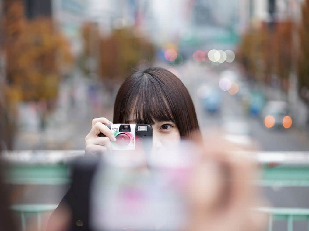 浜田翔子さんのインスタグラム写真 - (浜田翔子Instagram)「インスタントカメラの 予約してくださった方ありがとうございます🥺 ツーショット込みです。予約いただいて名前かいて撮っていきます。😌」5月6日 17時11分 - shoko_hamada