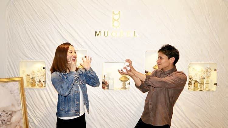 Muqbel ムクベルさんのインスタグラム写真 - (Muqbel ムクベルInstagram)「． ． AMOUR AMULETのリングをご成約頂きましたお2人☺️💓 ． とっても仲良しなお2人でこちらも自然と笑顔になりました💖 ありがとうございました❣️ ． またアフターケアなどでお会い出来る事を楽しみにお待ちしております😊💕 ． 末永くお幸せに🕊💓💓 ． ． Open☞  11:00〜20:00 Close☞  水曜日定休 TEL☎︎ 098-982-7018 ****************************************************** #muqbel #anniversary #bridal #oceanview  #沖縄 #北谷 #ブライダルリング #マリッジリング #エンゲージリング #プロポーズダイヤモンド #ブライダル #プロポーズ #プレ花嫁 #結婚式 #指輪 #婚約指輪 #結婚指輪 #ウェディングドレス #ブライダルショップ #ウェディング #ムクベル #海 #景色 #ウェディングフォト #前撮り #AMOURAMULET #日本中のプレ花嫁さんと繋がりたい #入籍 #挙式 #結婚式準備 ******************************************************」5月6日 17時16分 - muqbel_bridal