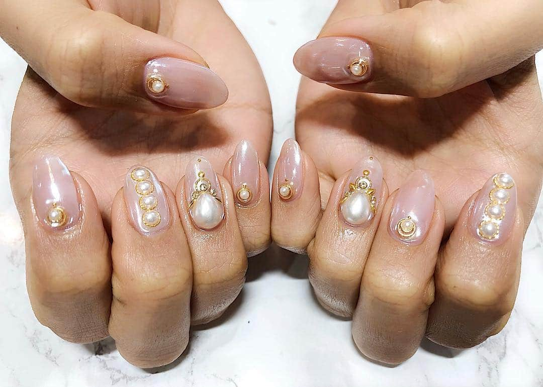 阿部桃子さんのインスタグラム写真 - (阿部桃子Instagram)「New nail 💅💗 今回はパールアートにしてもらったよ💫 ベースもつやつやでかわいい😍😍 #nail #ネイル  #ネイルアート #パールアート #パール #美容」5月6日 17時20分 - momokoabeofficial