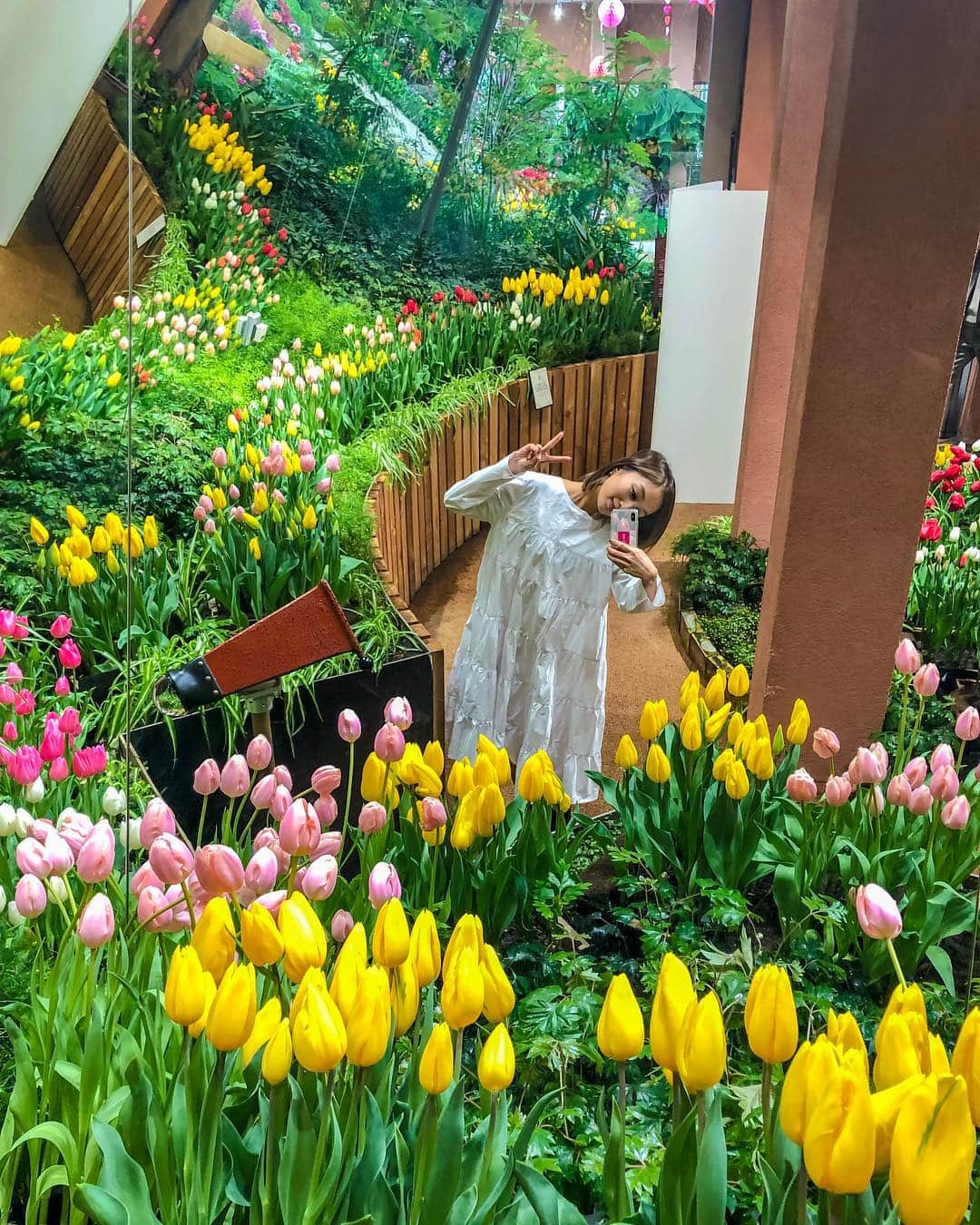 近藤あやさんのインスタグラム写真 - (近藤あやInstagram)「ゴールデンウィーク終盤！！！ 昨日まで開催されていた #となみチューリップフェア にいってきました❤️🌷 . チューリップは、富山の県花です💐そして、砺波市の市の花です💐 . チューリップフェアは終わってしまいましたが、砺波の #チューリップ四季彩館 では年がら年中チューリップを見れます･:*+.\(( °ω° ))/.:+ . ( 現在表紙をさせて頂いてる #ねまるちゃ 春号もそこで撮りました！) . #きとキュン #富山 #砺波  #toyama #gopro #hero7 #ゴープロ #gopro片手にどこへでも」5月6日 17時22分 - doraemontoaya