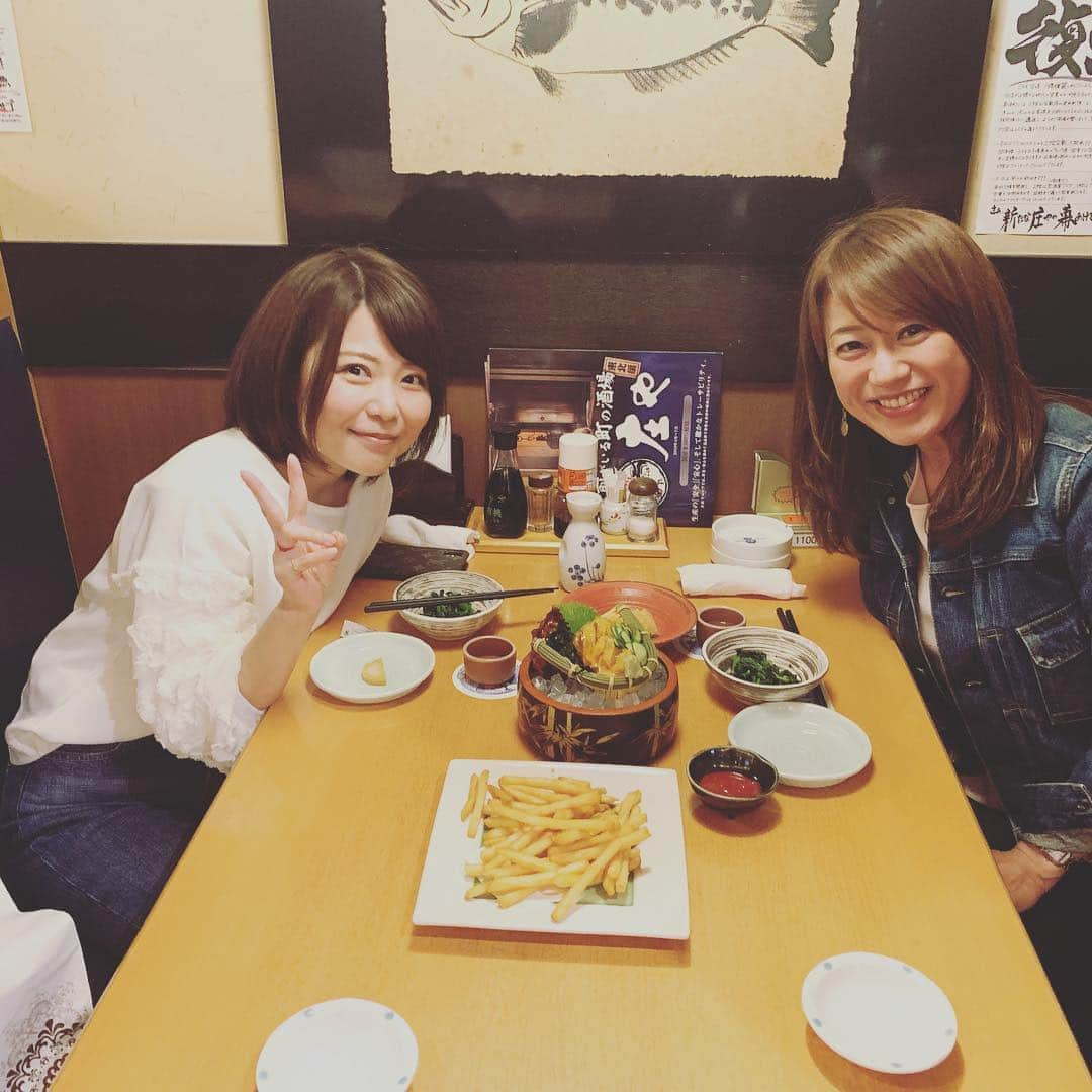 大隅智子さんのインスタグラム写真 - (大隅智子Instagram)「連休最後はせきちゃんとランチへ。ローストビーフのお洒落なランチを食べた後は、居酒屋で日本酒とホヤ、笑！このコース、大好きです^_^有哉先生もホヤが好きだそうです！ #盛岡 #ローストビーフ #日本酒 #ホヤ」5月6日 17時26分 - tomokotenki