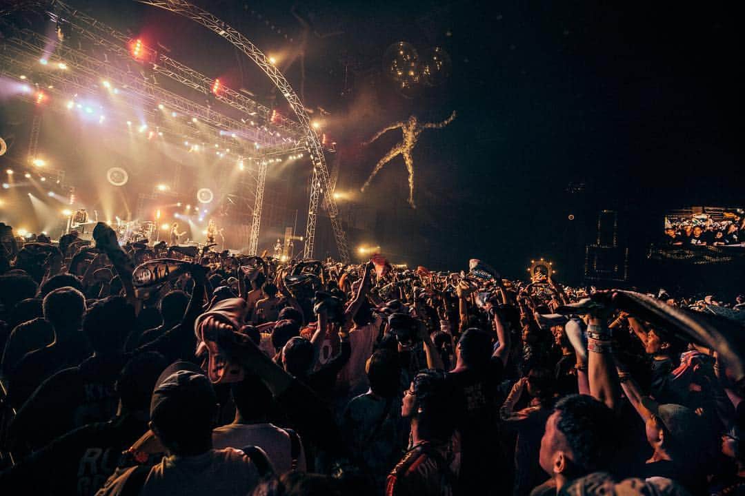 TOTALFATのインスタグラム：「VIVA LA ROCK 2019 ありがとうございました！  photo by @tamaishingo22」