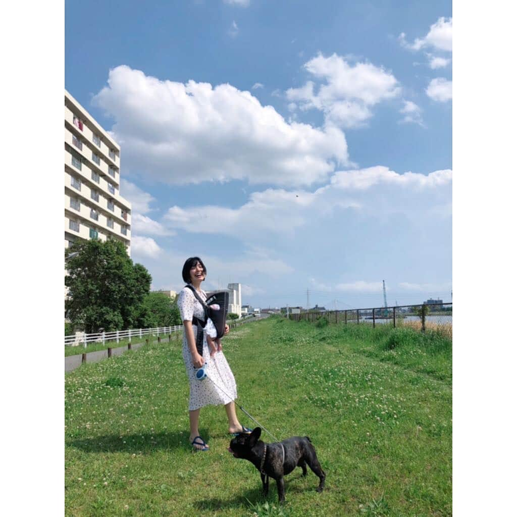 我妻三輪子さんのインスタグラム写真 - (我妻三輪子Instagram)「お散歩デビュー👒 娘にとっては なにもかもが初めてだと思うと いちいち涙が出てしまう毎日です #wagamiwaBABY #武蔵はかわいい」5月6日 17時35分 - wagamiwa