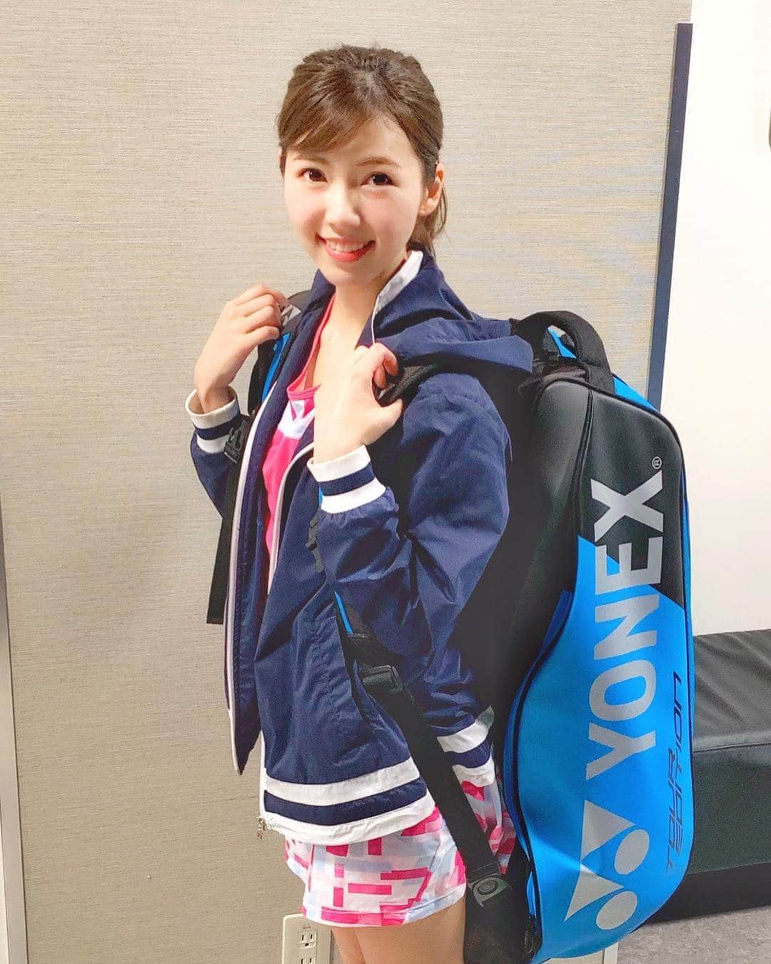 のインスタグラム：「皆さんGW最終日いかがお過ごしですか？🌻﻿﻿﻿ ﻿﻿﻿ 私は家族でテニスをしてきました〜🎾！﻿﻿﻿ ﻿﻿﻿ いい汗かいた〜😆﻿﻿﻿ ﻿﻿﻿ #gw最終日 #テニス #テニス女子 #エレッセ ﻿ #ellesse #テニスウェア #ヨネックス#yonex ﻿﻿ #テニス好き #うまくなりたい﻿ #tennisgirl  #アナウンサー #セントフォース #川又智菜美 #ちなみテニス」