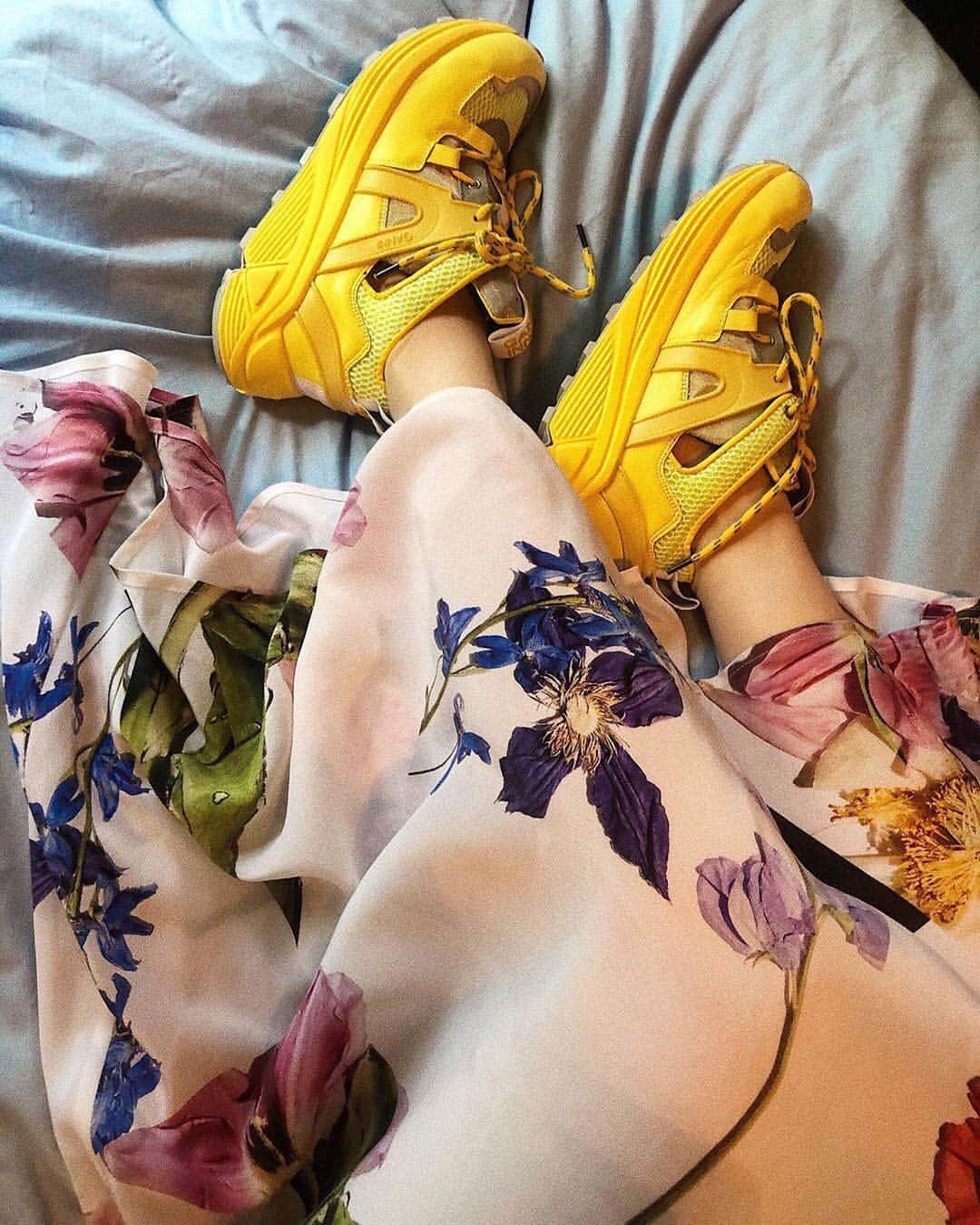 ガンニさんのインスタグラム写真 - (ガンニInstagram)「@noore wears our floral silk dress & yellow tech sneakers  #gannigirls #ganni」5月6日 17時44分 - ganni
