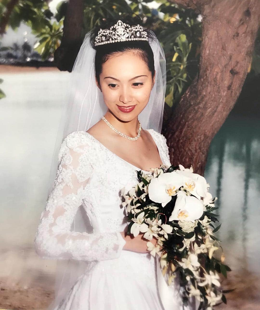 駒田奈美さんのインスタグラム写真 - (駒田奈美Instagram)「・ ・ ・ 5月5日は結婚記念日でした ・ 今年で結婚20年になります ・ ・ 「今までの感謝の気持ちを込めて  そして  これからもよろしくお願いします」 と、エタニティーリングを プレゼントしてもらいました✨ ・ ・ ブルガリ B.ZERO 1も誕生20周年 ・ ・ 私にとっては とてもとても素敵なプレゼントでした✨ ・ ・ 日頃なかなか伝えられない感謝の気持ち… お互い伝え合えた昨夜は 忘れられない結婚記念日になりました✨ ・ ・ ・ #駒田奈美#オスカープロモーション#モデル#アラフォー#結婚記念日#20周年#ブルガリ#bvlgari#bzero1#ビーゼロワン#エタニティーリング#リング#プレゼント#感謝#Bzero1#リング#ブルガリ」5月6日 17時47分 - nami.komada