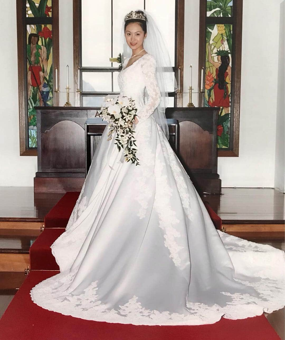 駒田奈美さんのインスタグラム写真 - (駒田奈美Instagram)「・ ・ ・ 5月5日は結婚記念日でした ・ 今年で結婚20年になります ・ ・ 「今までの感謝の気持ちを込めて  そして  これからもよろしくお願いします」 と、エタニティーリングを プレゼントしてもらいました✨ ・ ・ ブルガリ B.ZERO 1も誕生20周年 ・ ・ 私にとっては とてもとても素敵なプレゼントでした✨ ・ ・ 日頃なかなか伝えられない感謝の気持ち… お互い伝え合えた昨夜は 忘れられない結婚記念日になりました✨ ・ ・ ・ #駒田奈美#オスカープロモーション#モデル#アラフォー#結婚記念日#20周年#ブルガリ#bvlgari#bzero1#ビーゼロワン#エタニティーリング#リング#プレゼント#感謝#Bzero1#リング#ブルガリ」5月6日 17時47分 - nami.komada