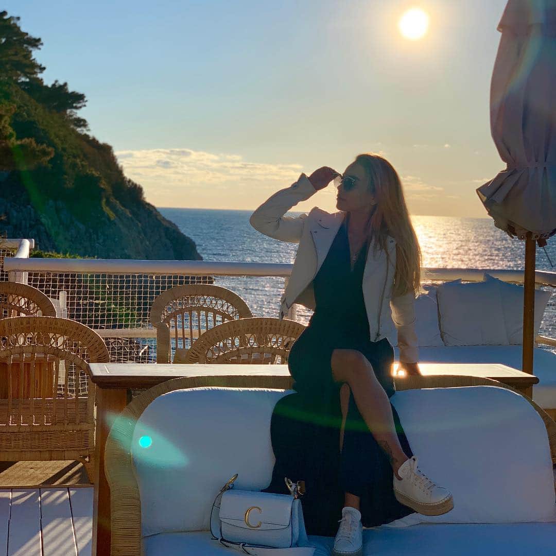 のインスタグラム：「Recargas de energia ☀️ Feliz inicio de semana! #monday  #thanksgod 📸 by @martaponsatiromero」