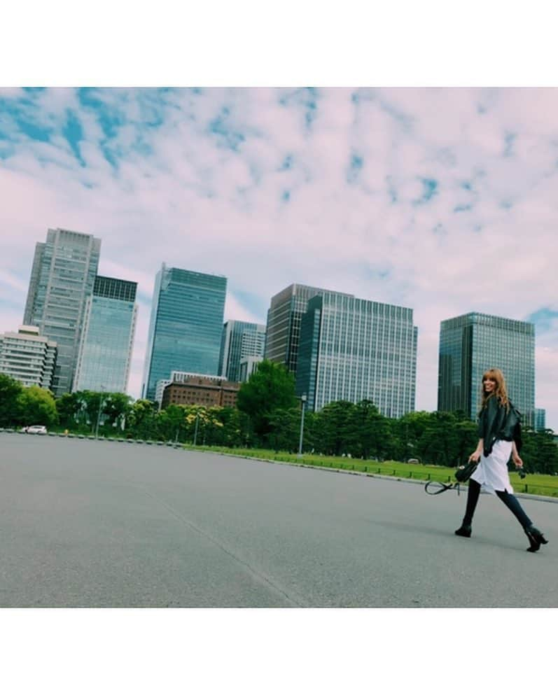 IVANさんのインスタグラム写真 - (IVANInstagram)「* 🍦🌷 ☕️🗼🚶🏻‍♀️🚶🏻‍♀️🚶🏻‍♀️ ふらり。 * #tokyo#japan #銀座 #皇居 #新丸ビル #完全海外観光客風味でした #連休最終日ですね #皆さん素敵な思い出できたかな？ #ではまた来年GW♡ #振り向きがち」5月6日 17時56分 - fresanaca