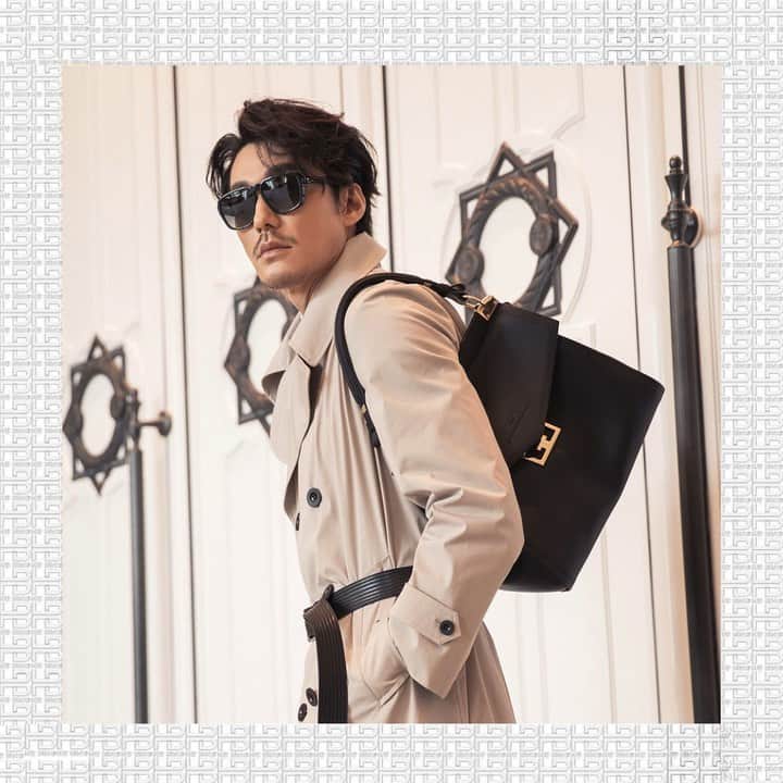 フー・ビンのインスタグラム：「What a stunning new collection by Clare Waight Keller herself and the pop up showroom meticulously represents Givenchy’s elegance and mystery, I find myself lost in the matrix of lights and shadows of symmetry and simplicity. @givenchyofficial  #hubing #lifestyle #Givenchy #shanghai #elegance #mystery #simplicity #designer # #luxurylifestyle #후빙#胡兵 #フービン #胡兵时尚观点 #胡兵全球Go  #fashiontrip #fashion #fashionicon #fashionindustry #gentlemen #chinesegentlemen #actor #chineseactor #chinesemodel #asianactor #style #styleman #menswear #mensstyleguide」