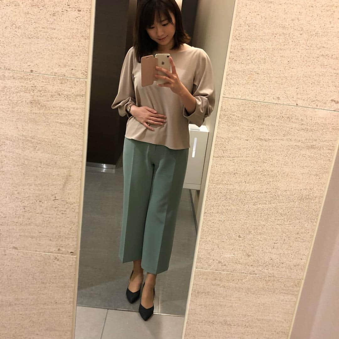 今井美穂さんのインスタグラム写真 - (今井美穂Instagram)「GW最終日はラジオ〜😊﻿ ﻿ BSNラジオゴゴイチ14時から生出演﻿ 今井美穂のわくどき子育て日記コーナー👶﻿ ﻿ 本日は﻿ パーソナリティーの船尾佳代さん﻿ 美魔女の水科江利子先生と﻿ イクメンインストラクターの中田知樹さんと﻿ お送りしました〜😊﻿ ﻿ なかなかの言い間違いもあり、﻿ 爆笑な回となりました🤣﻿ イクメン、、、イケメン、、、笑﻿ ﻿ ぜひradikoでもお聴き頂けますので﻿ 良かったらぜひ😍💦﻿ ﻿ ﻿ お仕事の時は普段履かないヒールで﻿ 気合いを入れますがブランクあるとこけそうに(笑)﻿ ﻿ トップスもパンツにINするのが好きだったのですが、産後体重は落ちてきたのにお腹と腰回りのお肉が大変なことになってて😂﻿ 隠してなんぼスタイルに😆💦﻿ ﻿ 育児の合間に筋トレしようと心に決めました🤣✊﻿ ﻿ #BSNラジオ﻿ #ゴゴイチ﻿ #今井美穂のわくどき子育て日記﻿ #育児日記﻿ #毎週月曜日14時から﻿ #メディアシップスタジオから生放送﻿ #育児あるある#産後の体型」5月6日 17時56分 - imaimiho1209