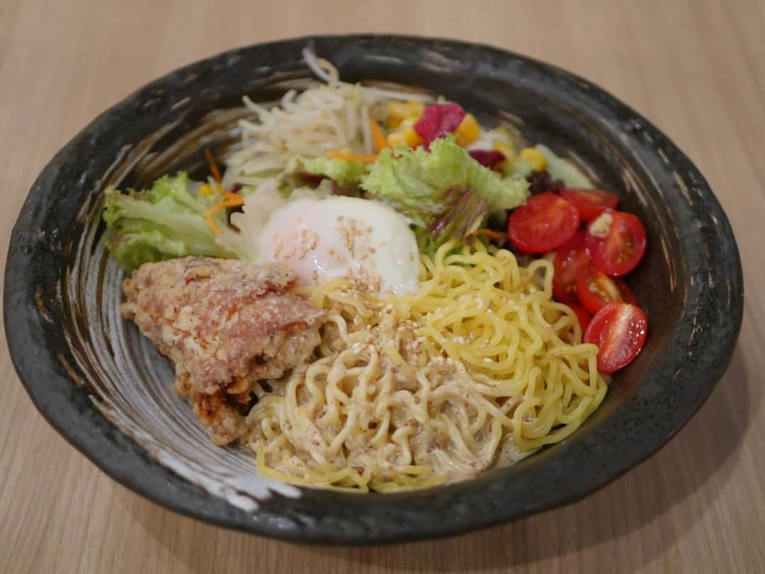 Japan Food Townさんのインスタグラム写真 - (Japan Food TownInstagram)「Have you ever tried "Ramen Salad" before? You might think what "Ramen Salad" is anyways. It's a Hokkaido originated salad which combines cold Ramen noodle and salad. You can try this unique dish at Hokkaido Izakaya at $15.0. Please come by!⁣ ⁣ 「ラーメンサラダ」をご存知ですか？北海道生まれのこのサラダ、北海道の学校で給食メニューにもなっているほか、居酒屋でも定番メニューになっているそうです。冷やし中華とは違い、主役はあくまでも野菜なので、分類はサラダになるそうです。このユニークなサラダは、北海道居酒屋でも15ドルでご提供中です！是非、北海道のソウルフード、お試しください！⁣ ⁣ #hokkaido #hokkaidoizakaya #ramensalad #salad #unique #hokkaidooriginal #localfood⁣ #japanfoodtown #japanesfood #eatoutsg #sgeat #foodloversg #sgfoodporn #sgfoodsteps #instafoodsg #japanesefoodsg #foodsg #orchard #sgfood #foodstagram #singapore #wismaatria ⁣ #北海道居酒屋 #ラーメンサラダ #サラダ #北海道発祥 #北海道定番 #野菜メイン #シンガポール⁣ ⁣」5月6日 18時00分 - japanfoodtown