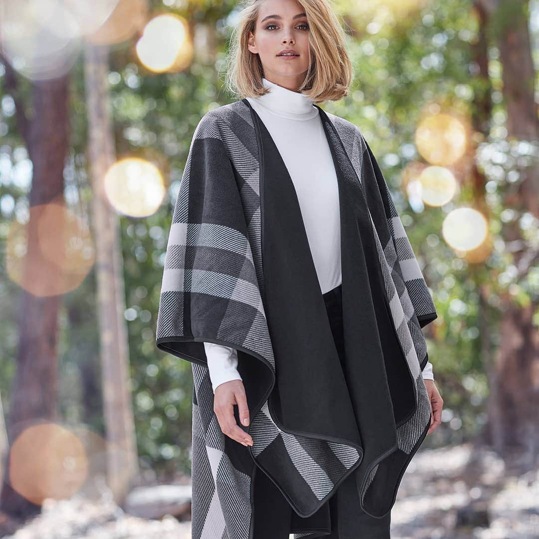 Target Australiaさんのインスタグラム写真 - (Target AustraliaInstagram)「Wrap it up and finish off your look with the Penelope wrap ❤️🎯 #winterspell #targetaus #targetauswomen」5月6日 18時03分 - targetaus