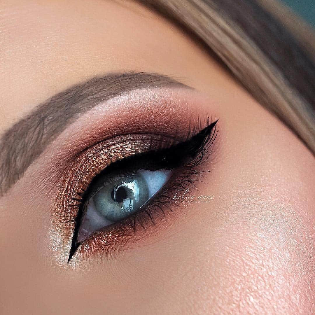 Stila Cosmeticsさんのインスタグラム写真 - (Stila CosmeticsInstagram)「Give us allll the Met Gala vibes today 💫🤩 @kanneartistry tops off this gorgeous smokey bronze look with our Glitter & Glow Liquid Eye Shadow in ‘Burnished Sienna’ 😍  Available exclusively @sephora in our ‘All Fired Up’ trio 🔥🔥🔥 #metgala #allfiredup #sephora #eyecandy #regram」5月6日 23時47分 - stilacosmetics