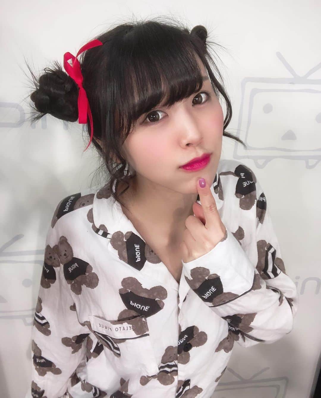 のインスタグラム：「おやくま🐻 . . #gw 喉ガラガラになるくらい楽しかったねー！！！！！ 明日からまたお仕事がんばろー💗 . . #おやすみ #goodnight #🌙 #おやくま #日々の出会いに感謝 #バクステ外神田一丁目 #いっちょめ #熊本美和 #miwakumamoto  #アイドル #idol #일본 #아이돌 #アイドルボウラー #Pリーガー #プロボウラーになりたい #instagood #followme #kawaii #makeup #beauty #黒髪 #クマ #ヘアアレンジ #ジェラピケ #gelatopique #池袋 #共犯者 #すきぴ」