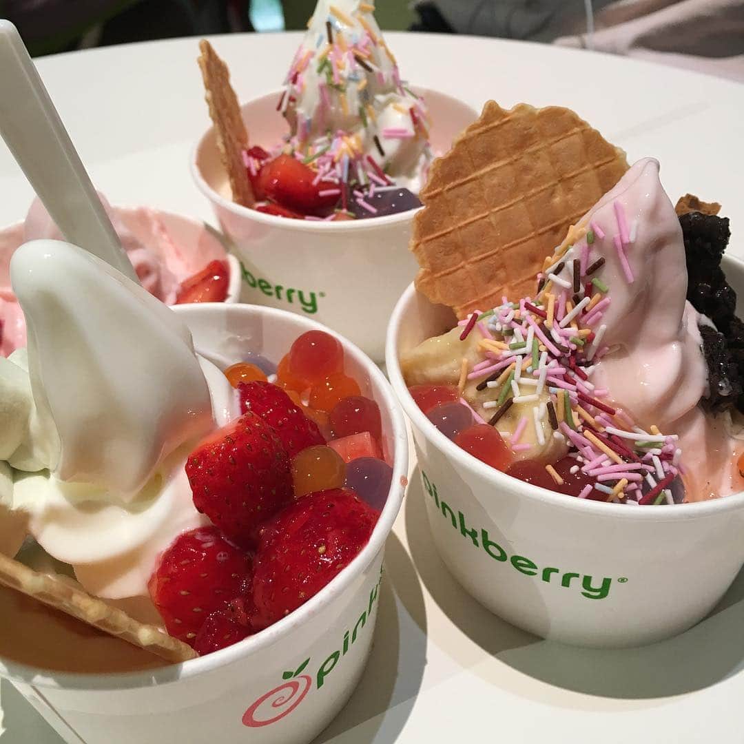 栗原由佳さんのインスタグラム写真 - (栗原由佳Instagram)「#pinkberry #love #frozenyogurt #tokyo #odaiba」5月6日 18時25分 - yuka.kurihara.okajima