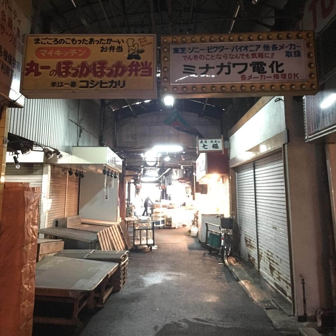 能町みね子さんのインスタグラム写真 - (能町みね子Instagram)「和歌山の街はずれに突如現れる七曲市場、とてもよい」5月6日 18時46分 - nmcmnc