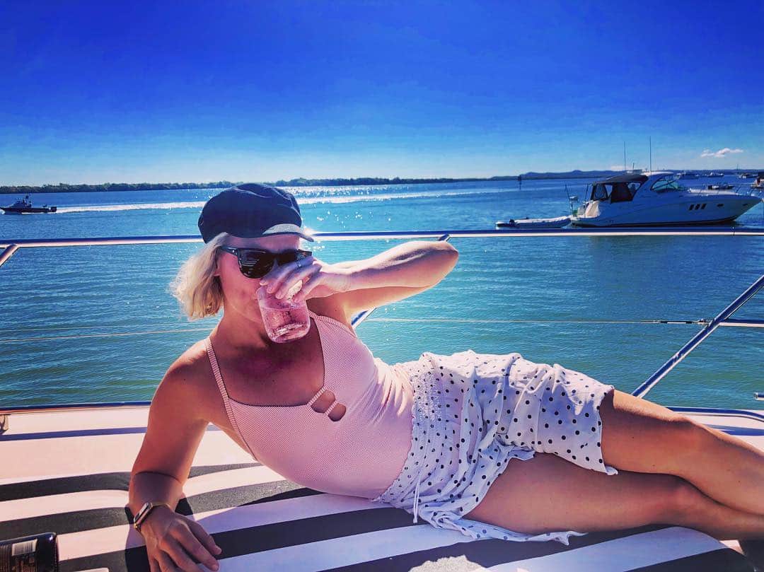 メーガン・ネイのインスタグラム：「just live for the sunshine and good times..🤗✌🏼❤️」