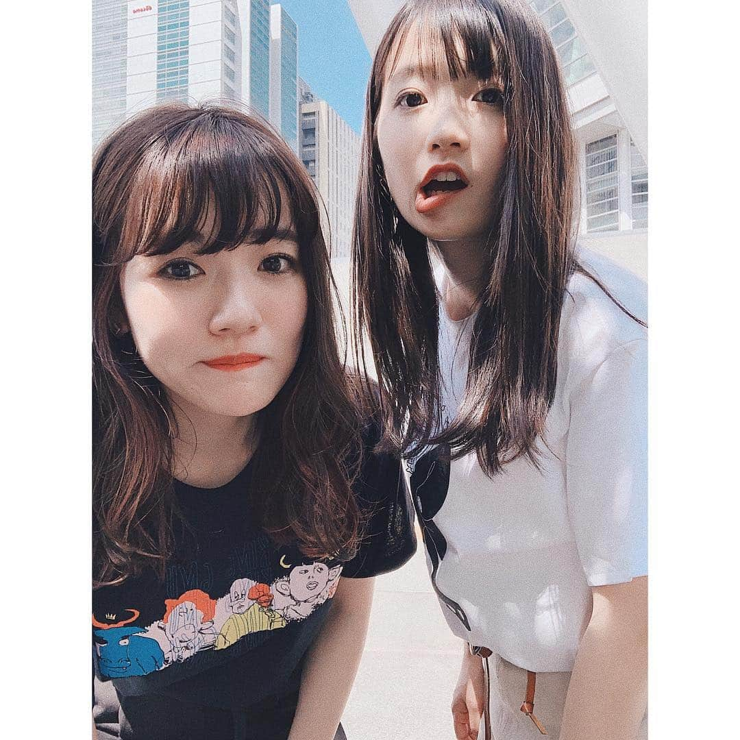 かほこ。さんのインスタグラム写真 - (かほこ。Instagram)「ㅤㅤㅤㅤㅤㅤㅤㅤㅤㅤㅤㅤㅤ ㅤㅤㅤㅤㅤㅤㅤㅤㅤㅤㅤㅤㅤ VIVA LA ROCK 2019 4,5日の2日間行ってきました！ ㅤㅤㅤㅤㅤㅤㅤㅤㅤㅤㅤㅤㅤ 4日はおいもちゃん（ @___oimo30 ） と❤︎ ほぼ初めまして状態だったけど めちゃめちゃ楽しかったなー！ ㅤㅤㅤㅤㅤㅤㅤㅤㅤㅤㅤㅤㅤ 聴きたいバンドが多すぎて、 すごい大変で充実した1日だった〜 ネバヤン、YAJICO GIRL、King Gnu、 FIVE NEW OLD、TENDRE、 ANTHEMS、TENDOUJI、Suchmos、 髭男、アジカンを無事に観れました！ ㅤㅤㅤㅤㅤㅤㅤㅤㅤㅤㅤㅤㅤ King Gnu今回もばちばちにかっこよくて 「かっこいい〜！」って何度も心の声漏れた、、 常田さんと井口さんが頻繁にお互いのこと見合ってるの とてもとてもたまらなかったです。 セトリが神すぎてもっと金払えるわ、ってなりました ㅤㅤㅤㅤㅤㅤㅤㅤㅤㅤㅤㅤㅤ FIVE NEW OLDからのTENDREも 最高の流れでした。 TENDRE、sold outとか規制とかで ずっと観れてなかったからやっと！ 新曲めちゃ良かった🙆🏻‍♀️💕 ㅤㅤㅤㅤㅤㅤㅤㅤㅤㅤㅤㅤㅤ ANTHEMS今年初めて観たけど豪華〜 ORIGINAL LOVEの田島さん出てきたときに、 接吻好きだけどみんなカバーだから歌わないかな、 って思ってたらまさかの歌ってくれて酔いしれた。 そんで常田さんと井口さんのDragon Ash。 拡声器でラップ歌うんかっこよすぎんか ㅤㅤㅤㅤㅤㅤㅤㅤㅤㅤㅤㅤㅤ Suchmosと時間被ってたからすぐ移動できるように TENDOUJI後ろの方で観てたけど前行きたかった 横アリぶりのSuchmosは相変わらずかっこよくて、 HSUさんおかえりなさい。 みんなサングラスしてないの珍しかった。 セトリ良かったね〜〜〜〜 浜スタも楽しみ！ ㅤㅤㅤㅤㅤㅤㅤㅤㅤㅤㅤㅤㅤ 髭男は、楽しさで言ったらこの日１番だった！ 最初から最後まで踊る感じ最高。汗かきまくり。 一体感すごくて楽しかった〜！ 初めてホーン隊がいる構成で観た！ ㅤㅤㅤㅤㅤㅤㅤㅤㅤㅤㅤㅤㅤ 長くなるわこれ、ここまで読まんよね（笑） おいもちゃん１日ほんとにありがと❤︎ あああ最高に楽しい１日だった！ ㅤㅤㅤㅤㅤㅤㅤㅤㅤㅤㅤㅤㅤ #vivalarock #ビバラ #neveryoungbeach #yajicogirl #kinggnu #fivenewold #tendre #vivalajrockanthems #tendouji #suchmos #official髭男dism #asiankungfugeneration」5月6日 18時53分 - xxokohakxx