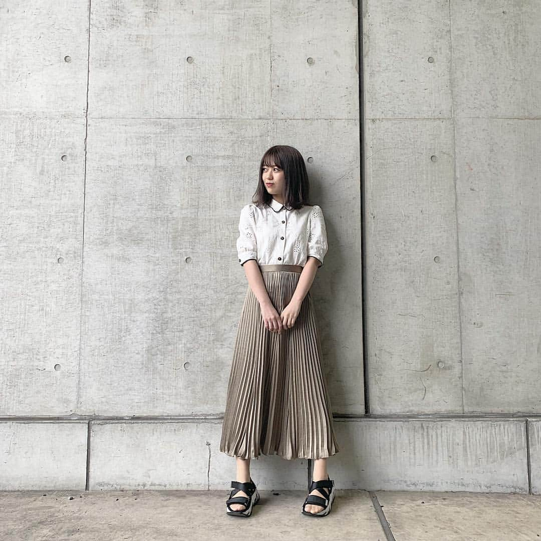 篠崎彩奈さんのインスタグラム写真 - (篠崎彩奈Instagram)「_ 私服☺️ @snidel_official のスカートがお気に入り♥️🥺 ファンの方から頂いたお洋服なのですが綺麗なカーキ色も丈感もどストライクでした😌 . . GW5日間握手会本当に ありがとうございました💌 次の個別握手会は少し先になってしまいますがまた会える日を楽しみにしています🧸💐❤︎ #ootd #私服 #thanks #gw最終日」5月6日 18時54分 - ayana.s_official