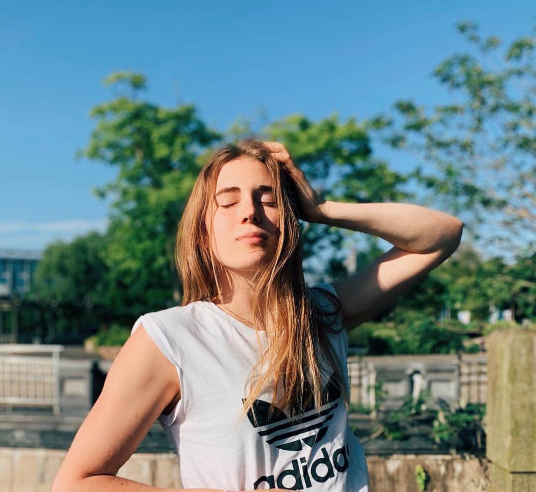 エレーナ・クラソフスカヤのインスタグラム：「Настроение максимально летнее☀️ . . . ну или нет」